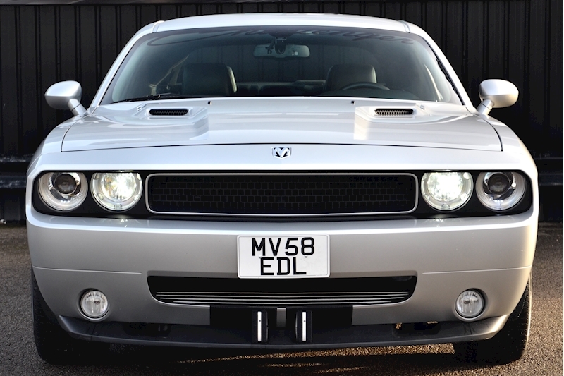 Dodge Challenger 6.1 Hemi SRT-8 Challenger 6.1 Hemi SRT-8 Challenger 6.1 Hemi SRT-8 6.1 2dr Coupe Automatic Petrol Image 3