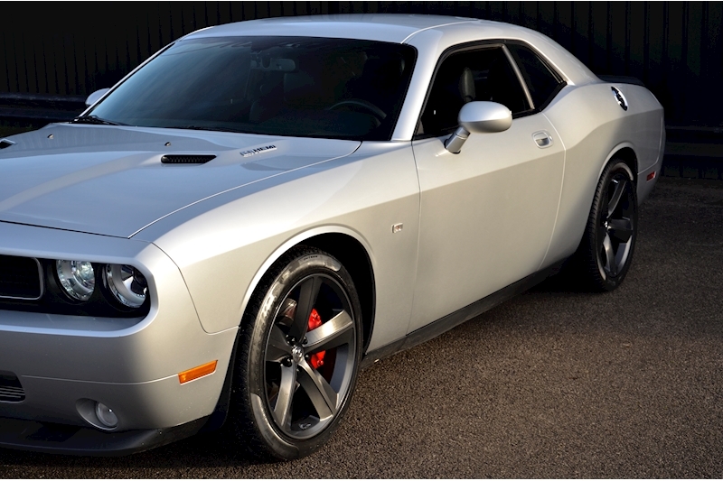 Dodge Challenger 6.1 Hemi SRT-8 Challenger 6.1 Hemi SRT-8 Challenger 6.1 Hemi SRT-8 6.1 2dr Coupe Automatic Petrol Image 9