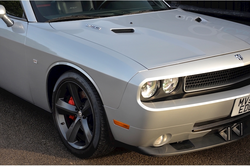 Dodge Challenger 6.1 Hemi SRT-8 Challenger 6.1 Hemi SRT-8 Challenger 6.1 Hemi SRT-8 6.1 2dr Coupe Automatic Petrol Image 32