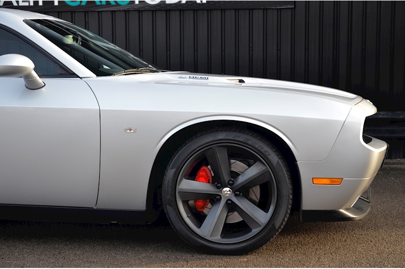 Dodge Challenger 6.1 Hemi SRT-8 Challenger 6.1 Hemi SRT-8 Challenger 6.1 Hemi SRT-8 6.1 2dr Coupe Automatic Petrol Image 31