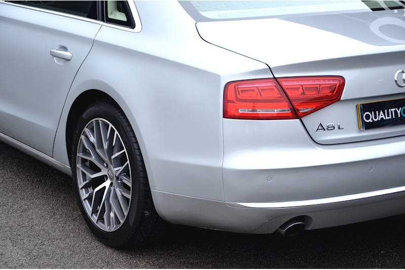Audi A8L 4.0 V8 TFSI A8 L 4.0 V8 TFSI Image 32