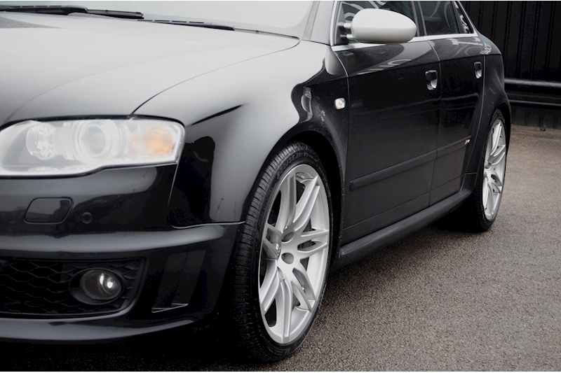 Audi RS4 RS4 4.2 Saloon 4dr Petrol Manual quattro (324 g/km, 415 bhp) 4.2 4dr Saloon Manual Petrol Image 19