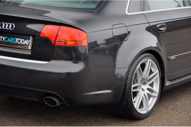 Audi RS4 RS4 4.2 Saloon 4dr Petrol Manual quattro (324 g/km, 415 bhp) 4.2 4dr Saloon Manual Petrol Image 20