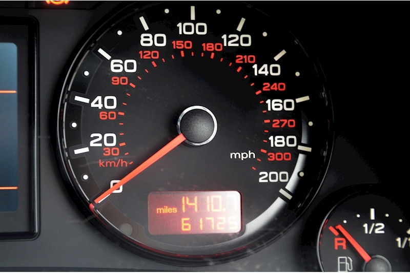 Audi RS4 RS4 4.2 Saloon 4dr Petrol Manual quattro (324 g/km, 415 bhp) 4.2 4dr Saloon Manual Petrol Image 50