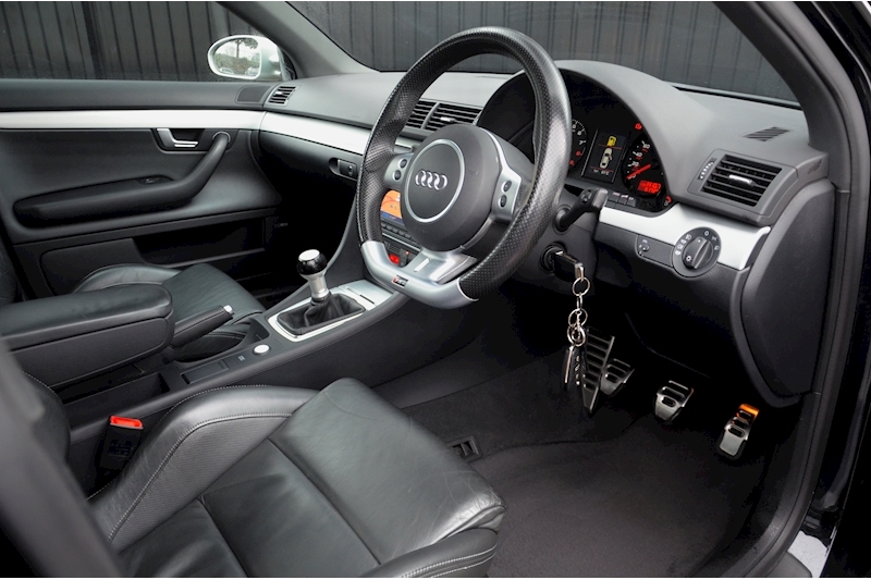 Audi RS4 RS4 4.2 Saloon 4dr Petrol Manual quattro (324 g/km, 415 bhp) 4.2 4dr Saloon Manual Petrol Image 8