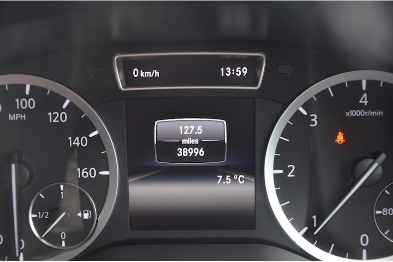 Infiniti Q30 1.5 SE Satellite Navigation + Heated Seats + £20 Per Yaer Road Tax Image 12