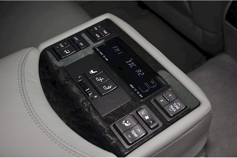 Lexus LS 460 SE-L Huge Specification + Full Lexus Main Dealer History Image 22