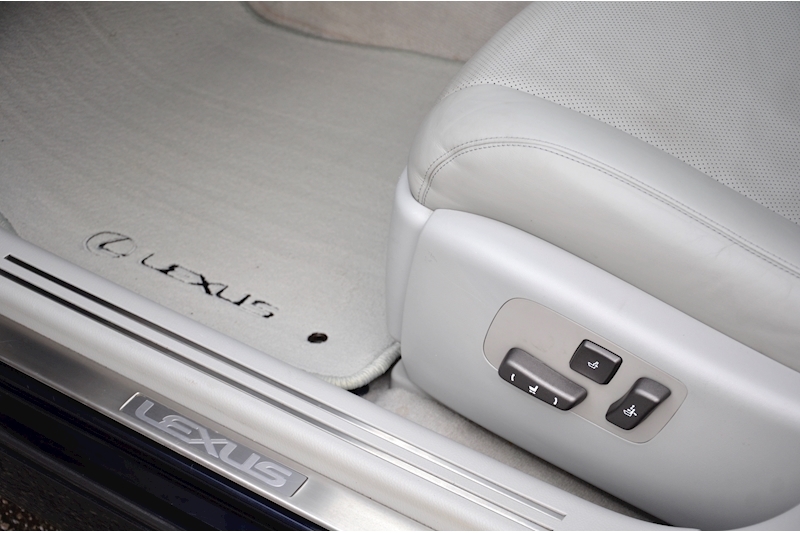 Lexus LS 460 SE-L Huge Specification + Full Lexus Main Dealer History Image 39