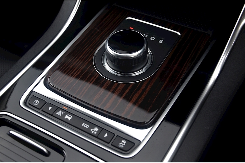 Jaguar XF XF i Portfolio 2.0 5dr Estate Automatic Petrol Image 40