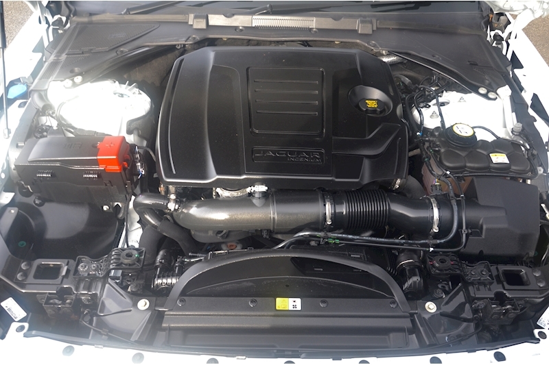 Jaguar XF XF i Portfolio 2.0 5dr Estate Automatic Petrol Image 49