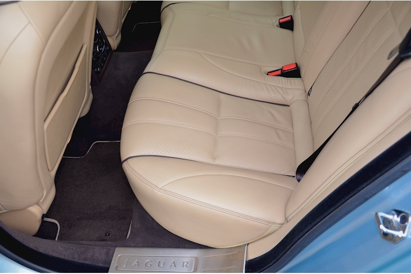 Jaguar XJ XJ TD Portfolio 3.0 4dr Saloon Automatic Diesel Image 36