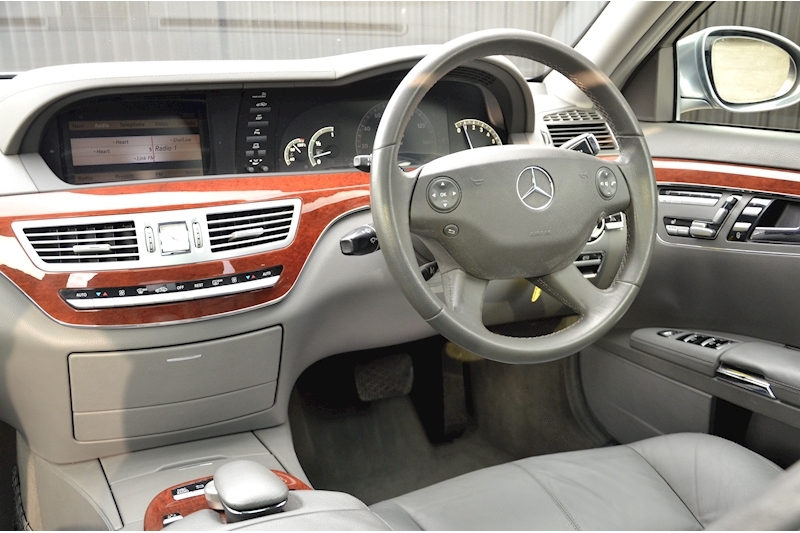 Mercedes-Benz S500 L 5.5 V8 Limo + Pano Roof + NightView + Distronic Plus Image 25