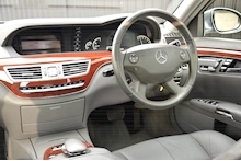 Mercedes-Benz S500 L 5.5 V8 Limo + Pano Roof + NightView + Distronic Plus - Thumb 25
