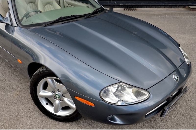 Jaguar XK8 Convertible XK8 Convertible 4.0 V8 Image 17