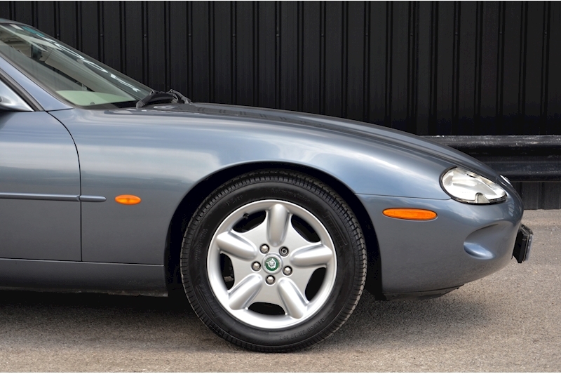 Jaguar XK8 Convertible XK8 Convertible 4.0 V8 Image 20