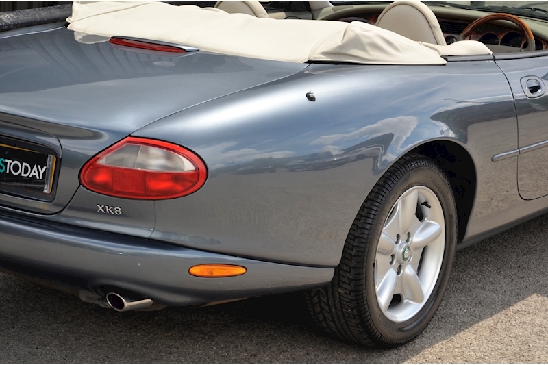 Jaguar XK8 Convertible XK8 Convertible 4.0 V8 Image 18