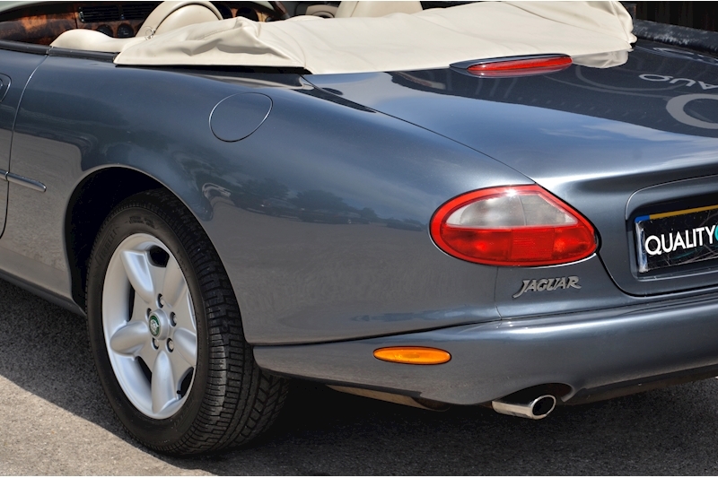 Jaguar XK8 Convertible XK8 Convertible 4.0 V8 Image 25