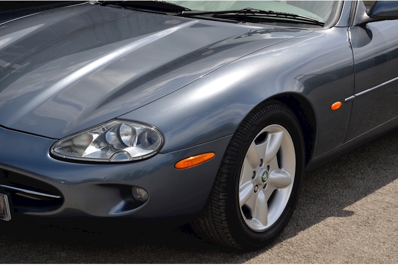 Jaguar XK8 Convertible XK8 Convertible 4.0 V8 Image 22