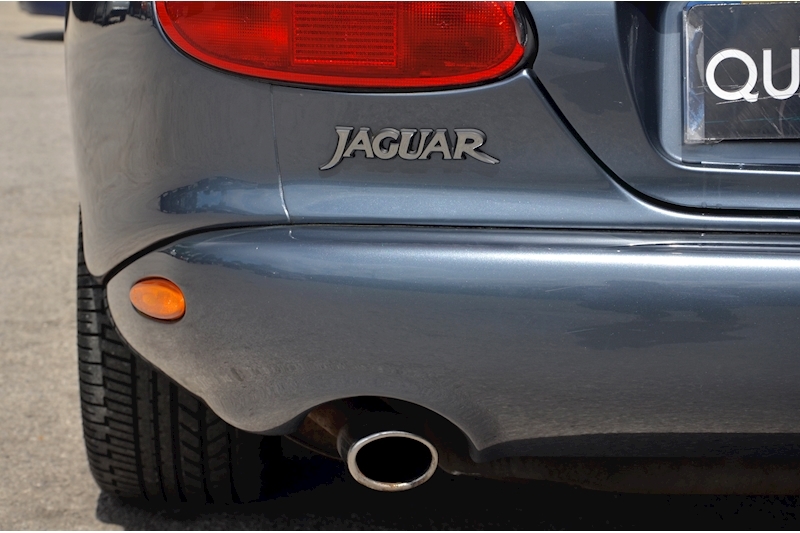 Jaguar XK8 Convertible XK8 Convertible 4.0 V8 Image 35