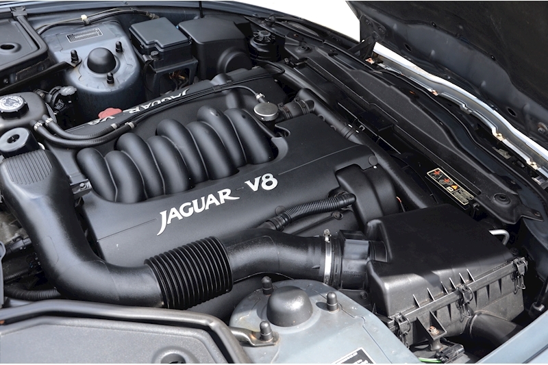 Jaguar XK8 Convertible XK8 Convertible 4.0 V8 Image 48