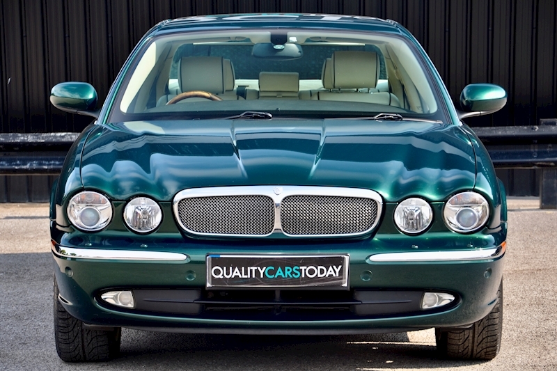 Jaguar XJ XJ XJ8 Sovereign 4.2 4dr Saloon Automatic Petrol Image 3