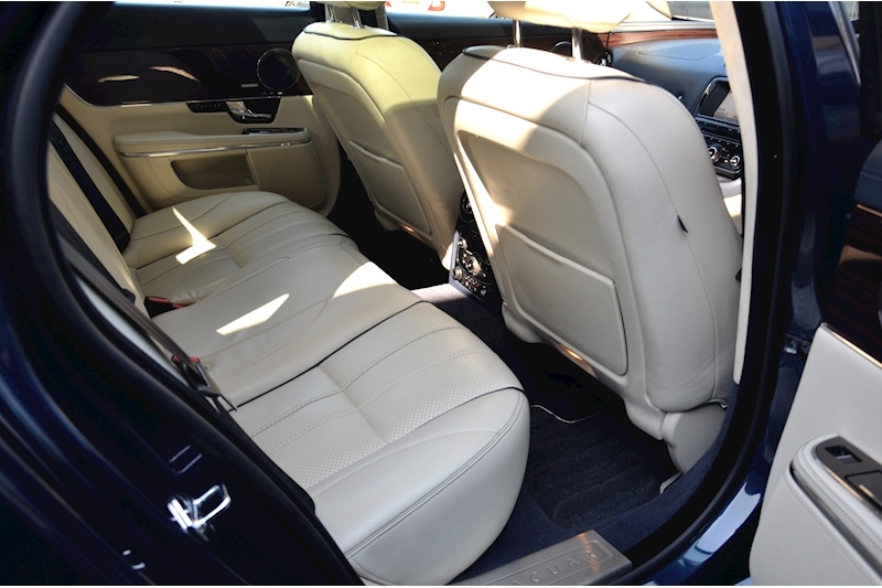 Jaguar XJ XJ TD Portfolio 3.0 4dr Saloon Automatic Diesel Image 33