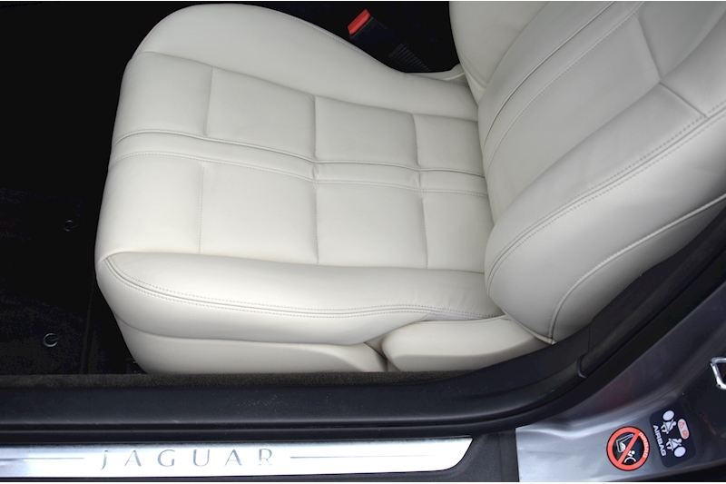 Jaguar XK 4.2 V8 XK 4.2 V8 Coupe Image 22