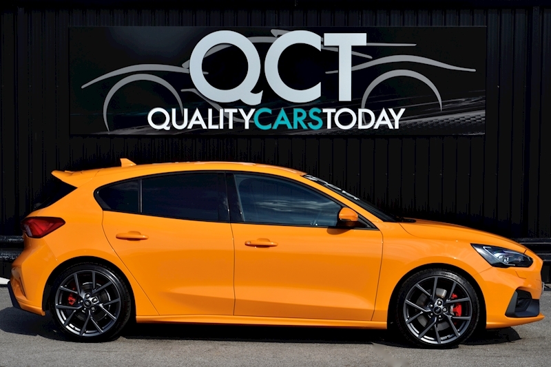 Ford Focus ST Orange Fury + Performance Pack + Wireless Charging Image 5