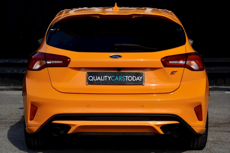 Ford Focus ST Orange Fury + Performance Pack + Wireless Charging Image 4