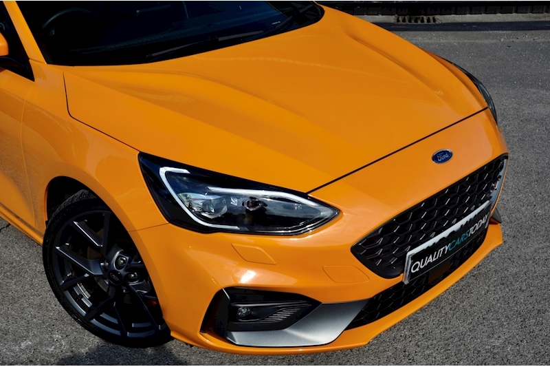Ford Focus ST Orange Fury + Performance Pack + Wireless Charging Image 12