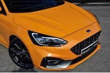 Ford Focus ST Orange Fury + Performance Pack + Wireless Charging - Thumb 12