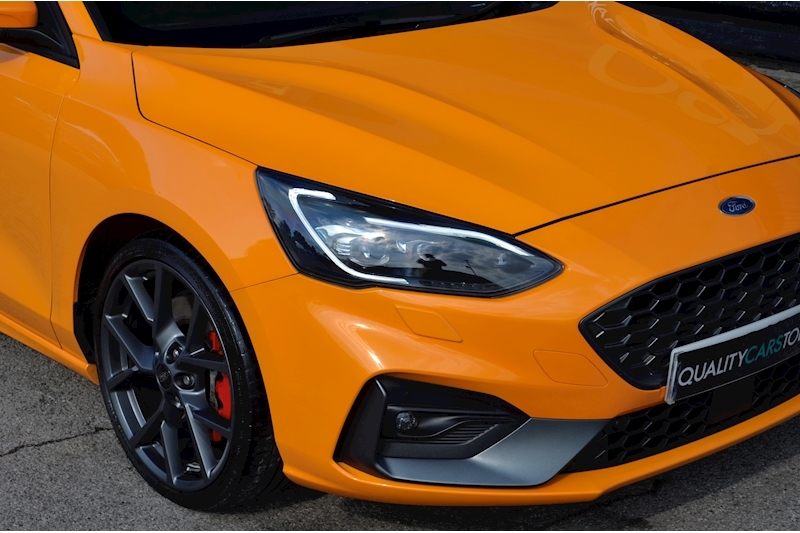 Ford Focus ST Orange Fury + Performance Pack + Wireless Charging Image 16