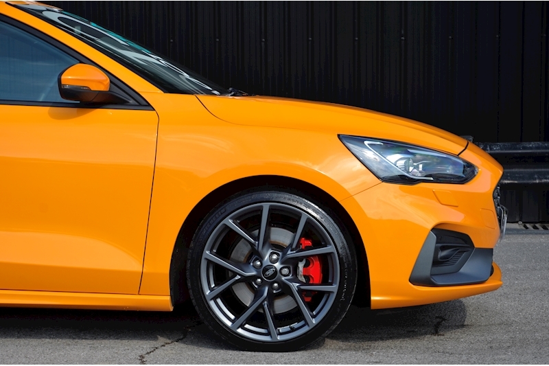 Ford Focus ST Orange Fury + Performance Pack + Wireless Charging Image 15