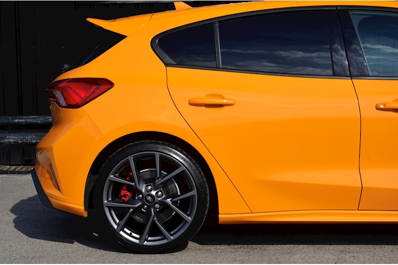 Ford Focus ST Orange Fury + Performance Pack + Wireless Charging Image 14