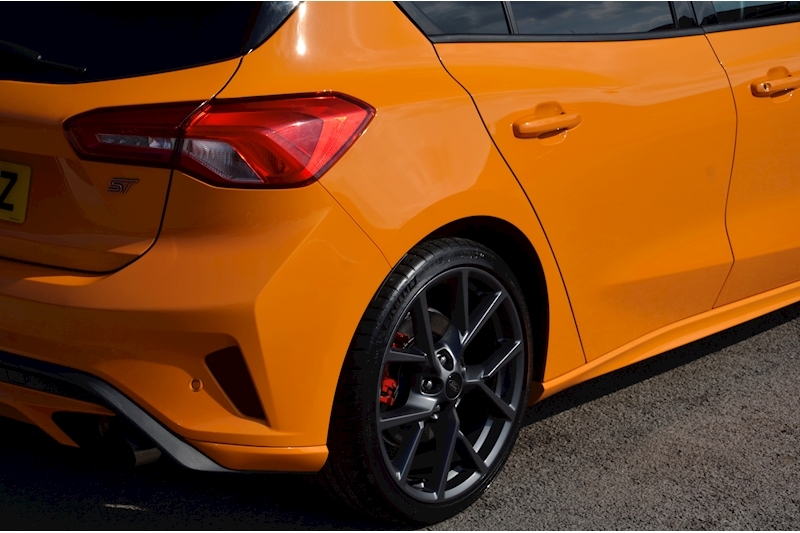 Ford Focus ST Orange Fury + Performance Pack + Wireless Charging Image 13