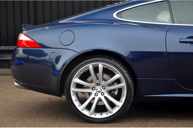 Jaguar XK XK V8 4.2 2dr Coupe Automatic Petrol Image 17