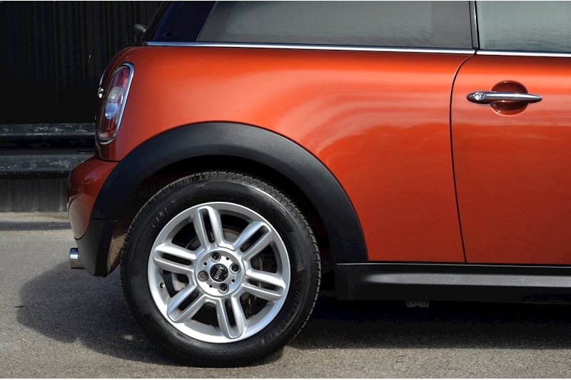 MINI Cooper 1.6 CHILI Pack 2 Former Keepers + Full Service History + CHILI Pack Image 11