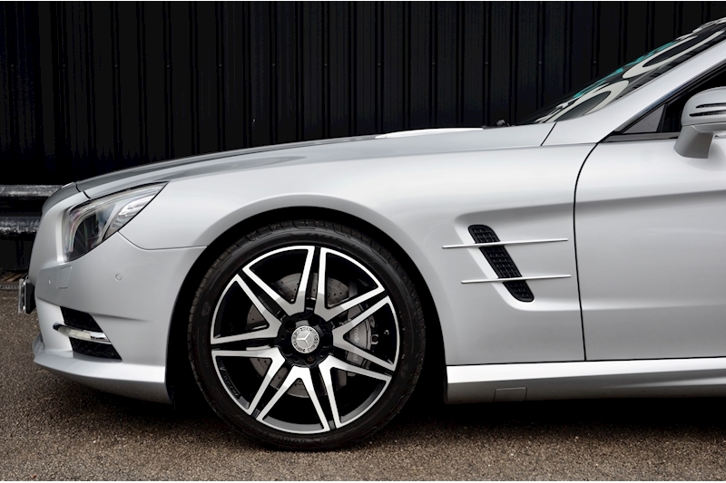 Mercedes-Benz SL 400 AMG Sport SL 400 AMG Sport Image 32