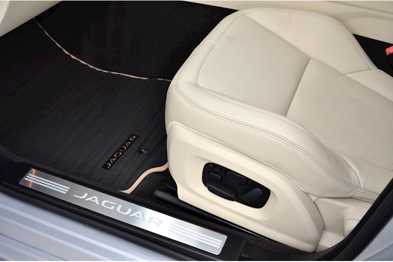 Jaguar XF S Portfolio Sportbrake 1 Former Keeper + FSH + High Spec + Rare Model Image 26