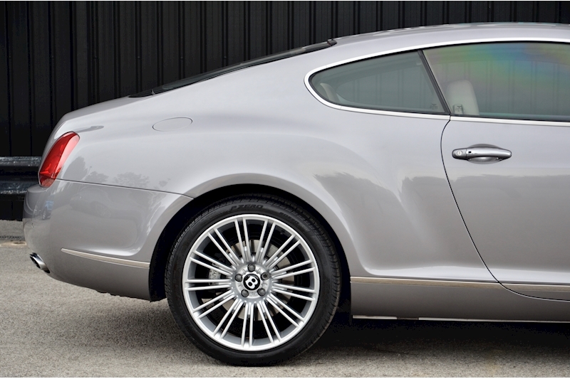 Bentley Continental GT W12 Continental GT 6.0 W12 Image 17