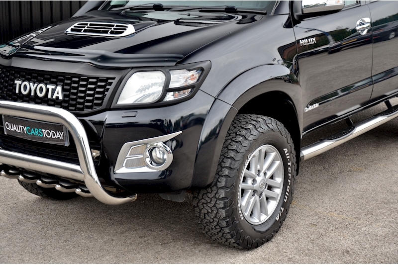Toyota Hilux 3.0 D-4D Invincible Automatic + High Spec + Just Serviced by Toyota  + NO VAT Image 17