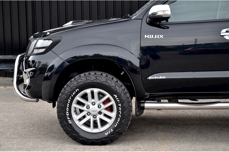 Toyota Hilux 3.0 D-4D Invincible Automatic + High Spec + Just Serviced by Toyota  + NO VAT Image 18
