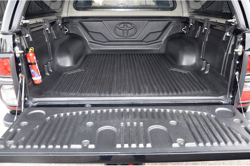 Toyota Hilux 3.0 D-4D Invincible Automatic + High Spec + Just Serviced by Toyota  + NO VAT Image 33