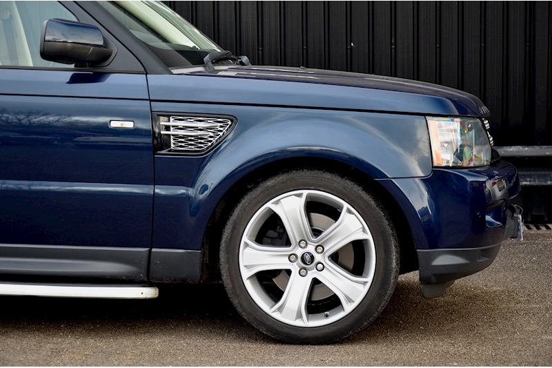 Land Rover Range Rover Sport HSE Luxury Full Land Rover Main Dealer Service History Image 11