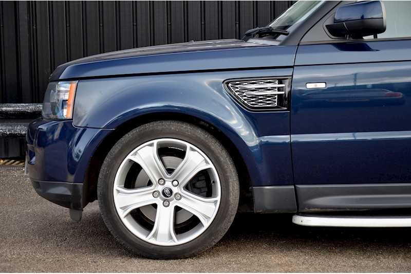 Land Rover Range Rover Sport HSE Luxury Full Land Rover Main Dealer Service History Image 28