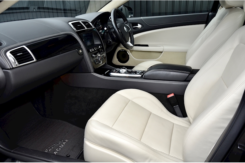 Jaguar XK XK V8 Portfolio 5.0 2dr Coupe Automatic Petrol Image 2