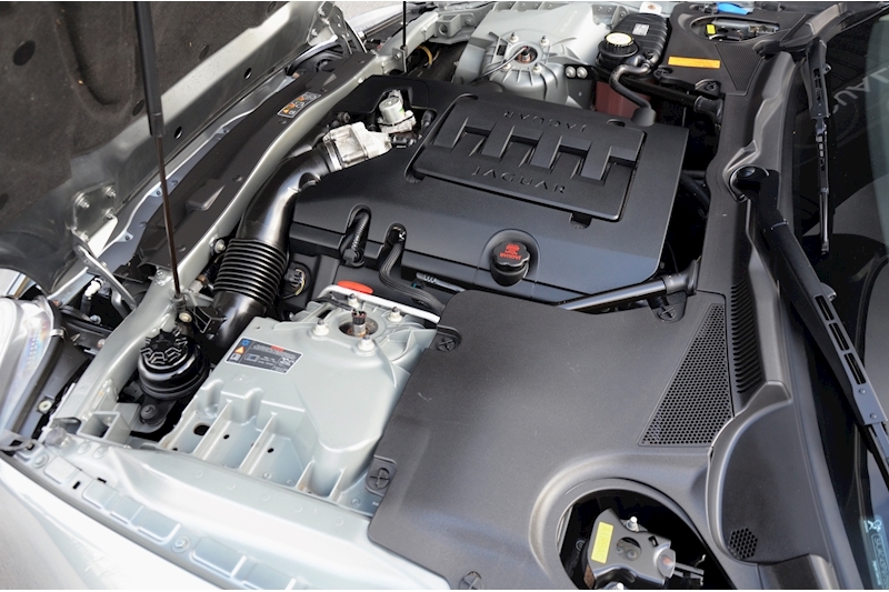Jaguar XK 4.2 V8 Coupe XK 4.2 V8 Coupe Image 33