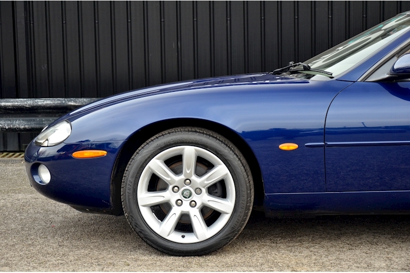 Jaguar XK8 4.2 V8 Convertible Pacific Blue + Ivory + 3 Former Keepers + Adaptive Cruise + Premium Sound Image 18