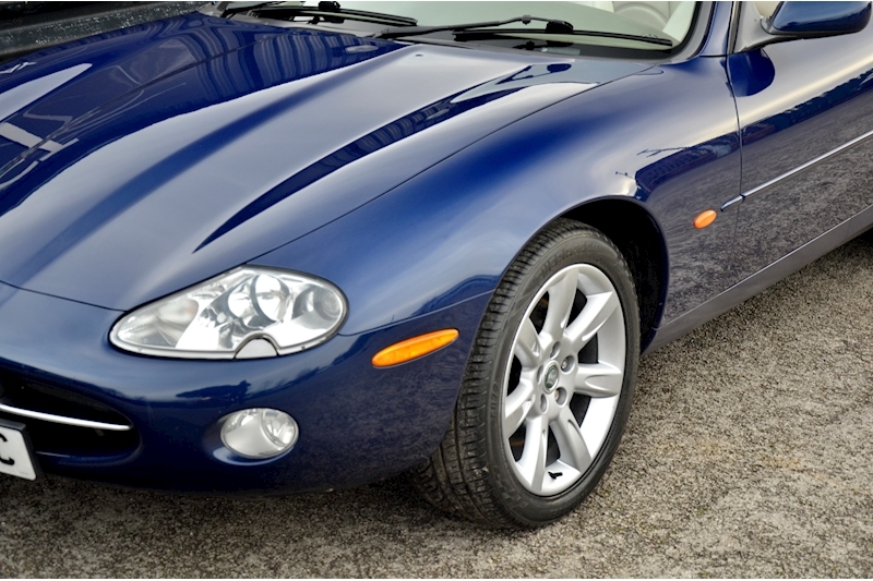 Jaguar XK8 4.2 V8 Convertible Pacific Blue + Ivory + 3 Former Keepers + Adaptive Cruise + Premium Sound Image 17