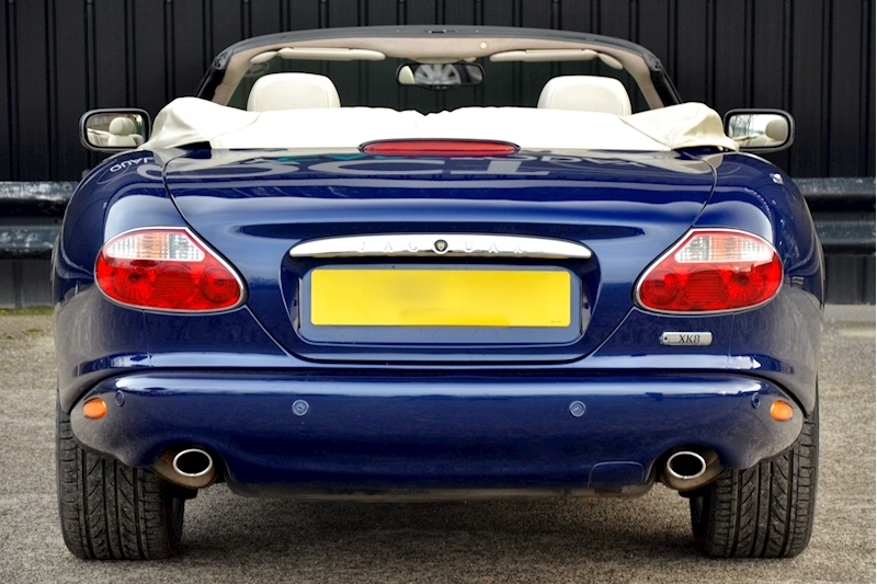 Jaguar XK8 4.2 V8 Convertible Pacific Blue + Ivory + 3 Former Keepers + Adaptive Cruise + Premium Sound Image 4